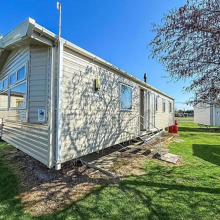8 Berth Caravan For Hire At St Osyth Beach Ref 28047R 滨海克拉克顿 外观 照片