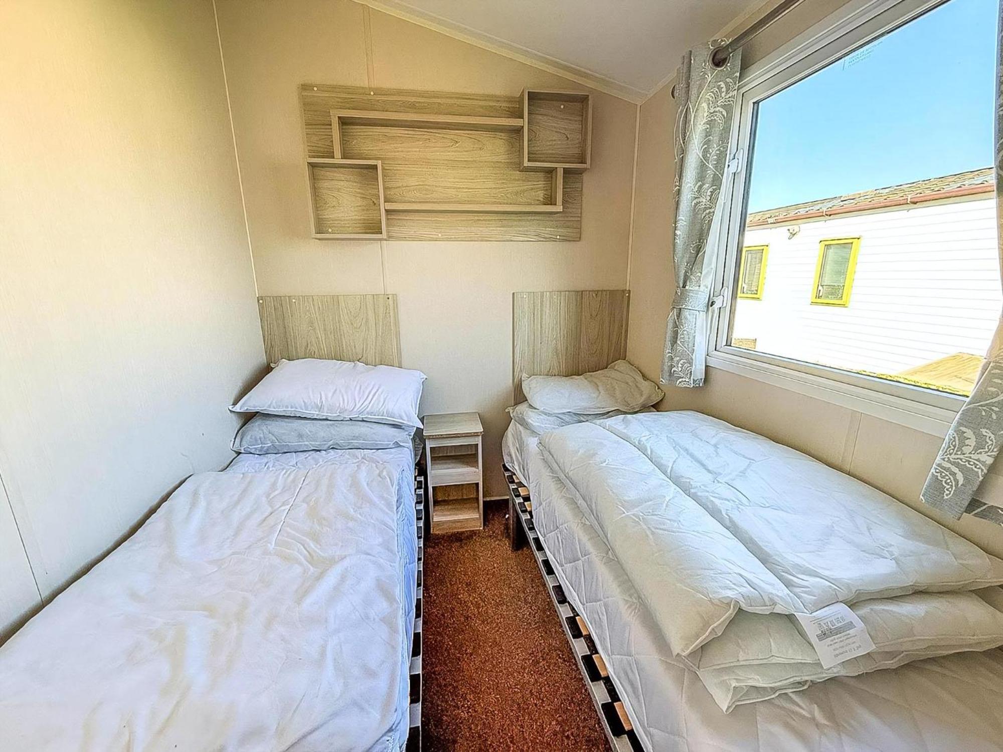 8 Berth Caravan For Hire At St Osyth Beach Ref 28047R 滨海克拉克顿 外观 照片